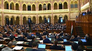 Elfogadta az Országgyűlés az Alaptörvény módosítását