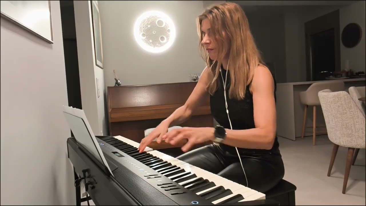 BLUE MOON_ Solo Piano 