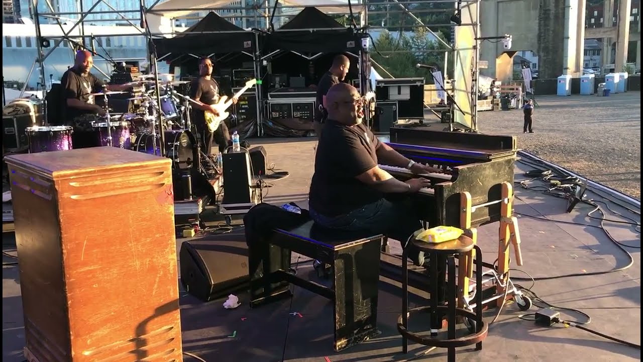 Rev Carl Wheeler - Blazing The B3 Organ 🎹🔥🔥