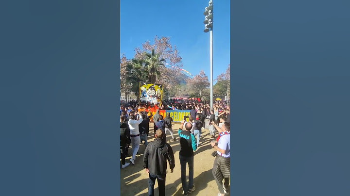 BRUTAL Ambiente en alrededores del Camp Nou antes del #BarçaEspanyol "Perico dime lo que se siente"