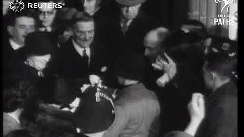 Notables are recognized at University of Reading (1935)