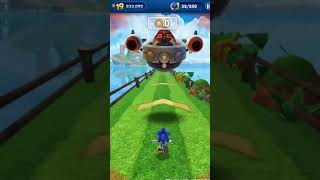 Unleash Sonic’s incredibly fast das run move that allows you to run super fast and destroy obstacles screenshot 1