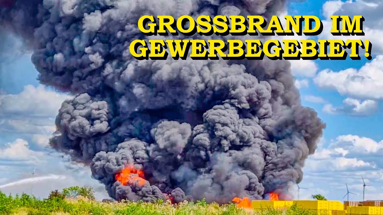+++ GROSSBRAND IN GEWERBEGEBIET +++ METERHOHE FLAMMEN | RAUCHSÄULE | FEUERWEHR | GROSSEINSATZ