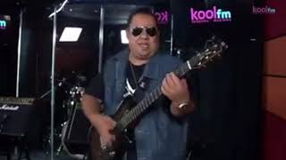 Video voorbeeld van "Qiara - Yangkan Terjadi Tetap Terjadi (Live Kool FM)"