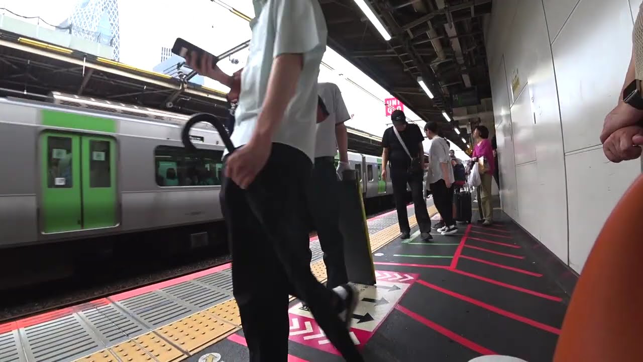 JR東日本　山手線  新宿　車椅子