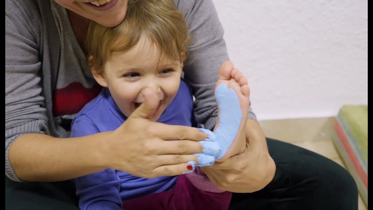 AS Art therapy: managing emotions with music and painting workshops for parents and children