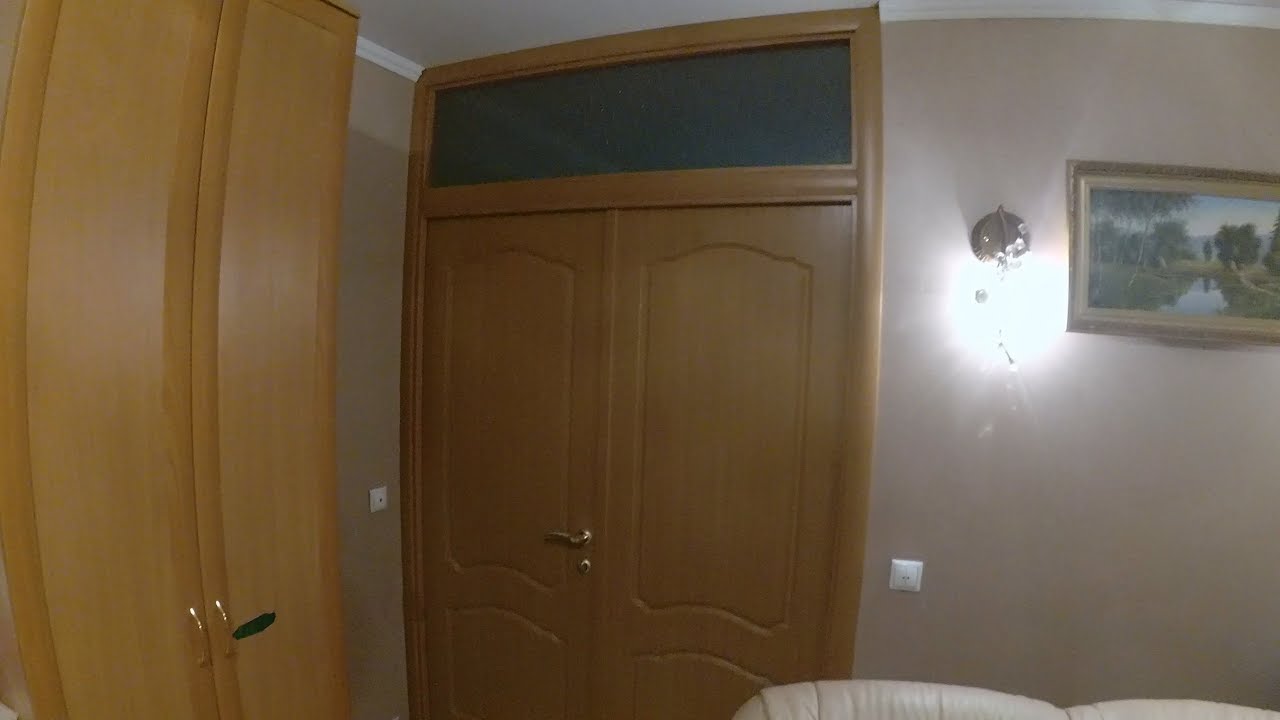 Установка двустворчатой распашной двери с фрамугой. - YouTube