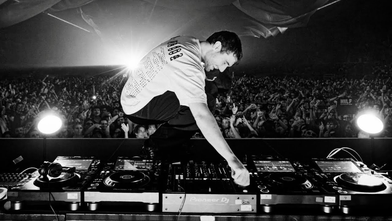 Fred again.. - ID (Travieso) [UNRLSD]