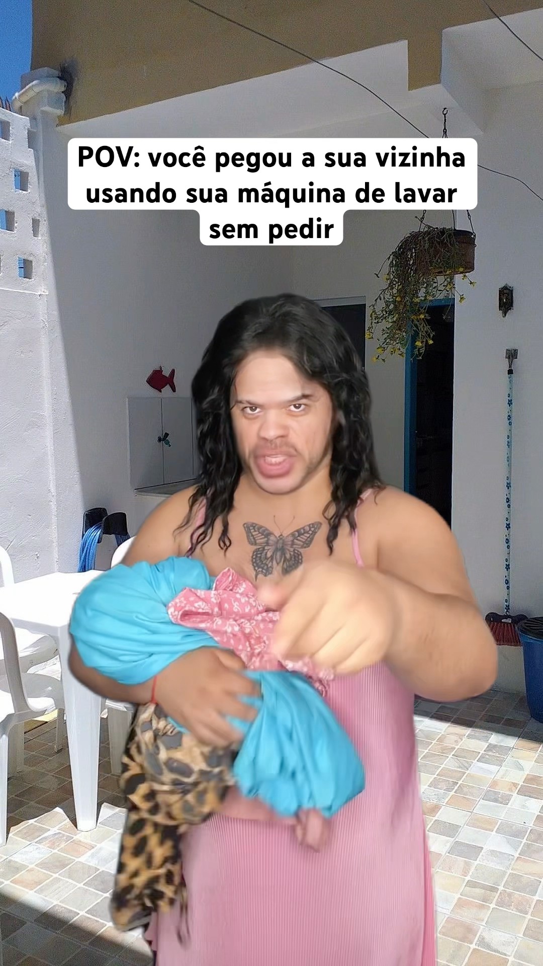 QUANDO VOCÊ PEGA SUA VIZINHA USANDO SUA MÁQUINA DE LAVAR SEM PERIR