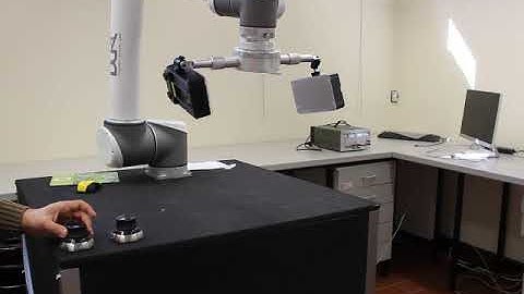 Control Universal robot wirelessly with two space mouse