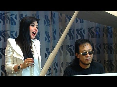Syahrini Nyanyikan Lagu Nike Ardilla - Intens 21 Maret 2014