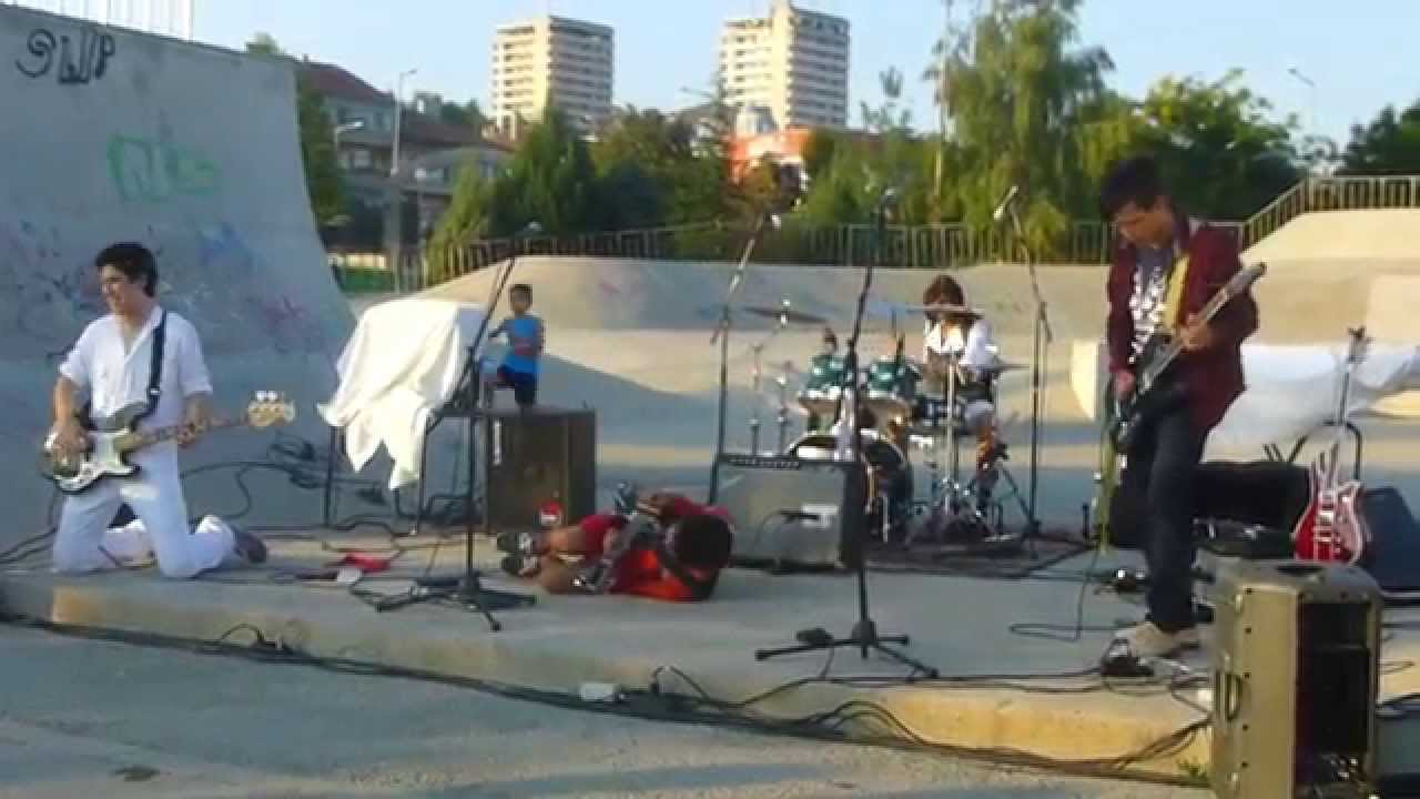 The Lefties live at all punx in the park