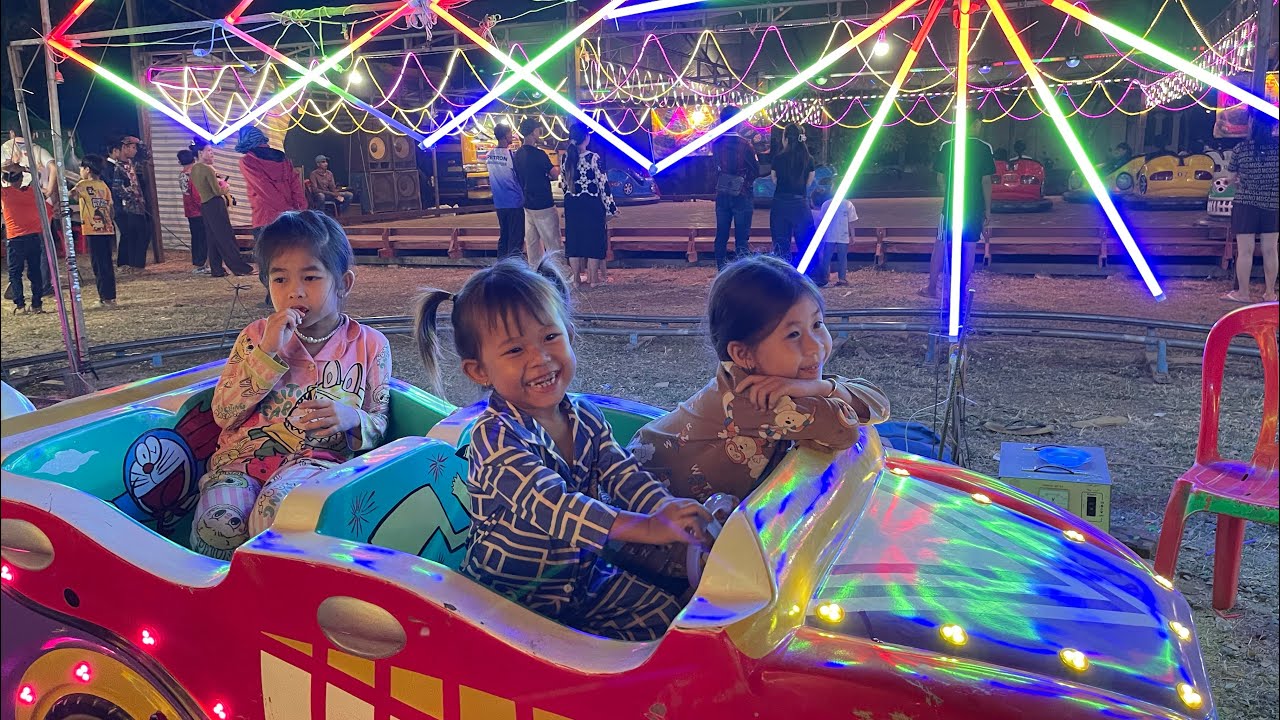 នាំក្មេងៗជិះដំរីហោះ