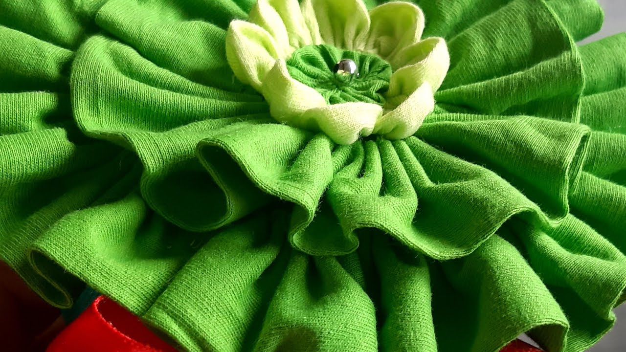 FLOR VITÓRIA  RÉGIA  feita com fuxicos e uma ideia linda para você ganhar uma renda extra