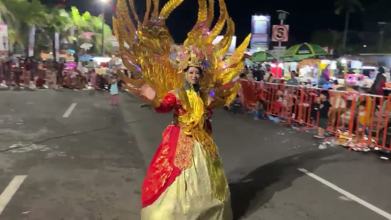 Drumband dengan Kostum  tema Kerajaan Jawa