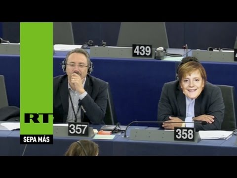 Un eurodiputado disfrazado de ‪‎Merkel interrumpe el discurso de Juncker Hqdefault