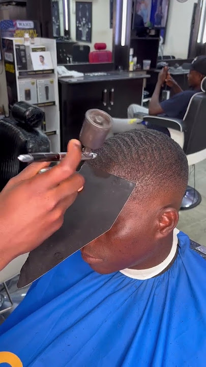 How to use the airbrush beard/hairline enhancement tool | Gent's barbershop kano Nigeria 🇳🇬 #shorts