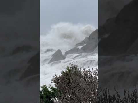 Video La tempesta travolge la spiaggia di Chia