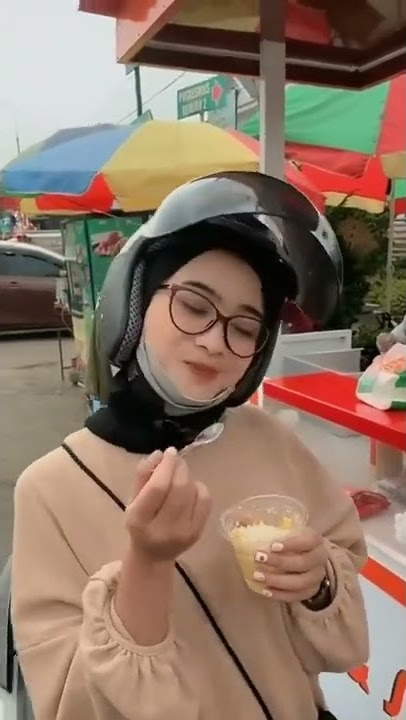 halu jajan bareng pacar