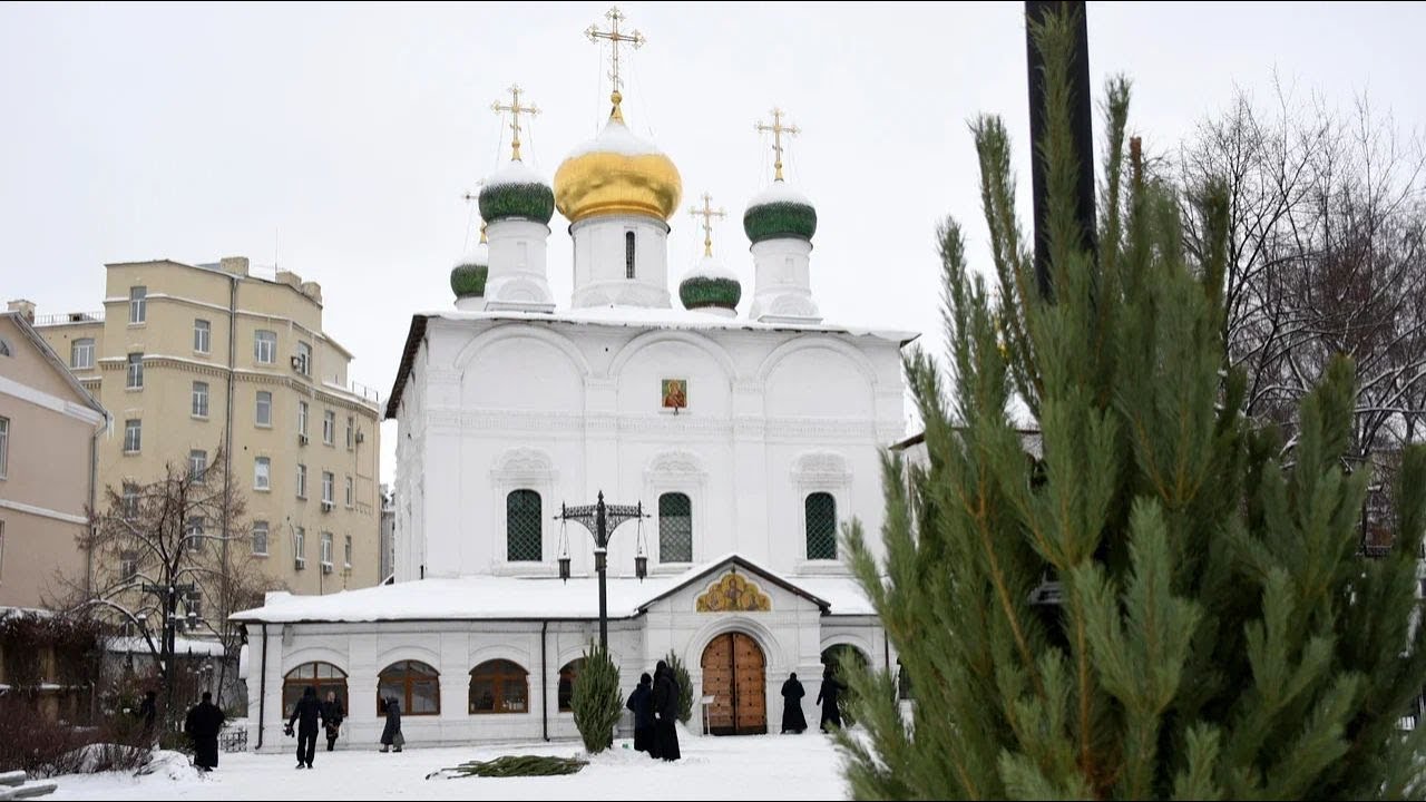 Украшаем монастырь к Рождеству. Отец Илиодор (Шевчук) о традиции наряжать елку