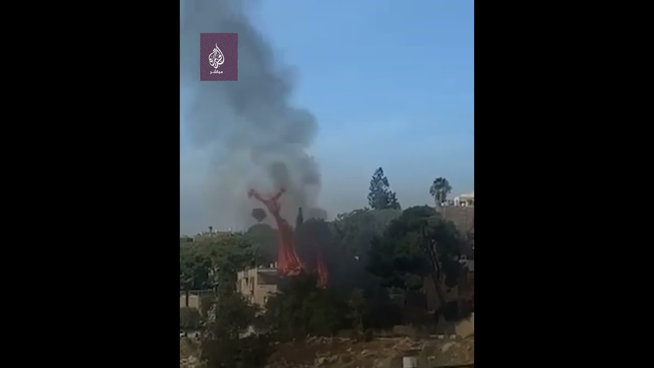 فلسطينيــون يشعلون النــار في مركز شرطة تابع للاحتــلال في القدس