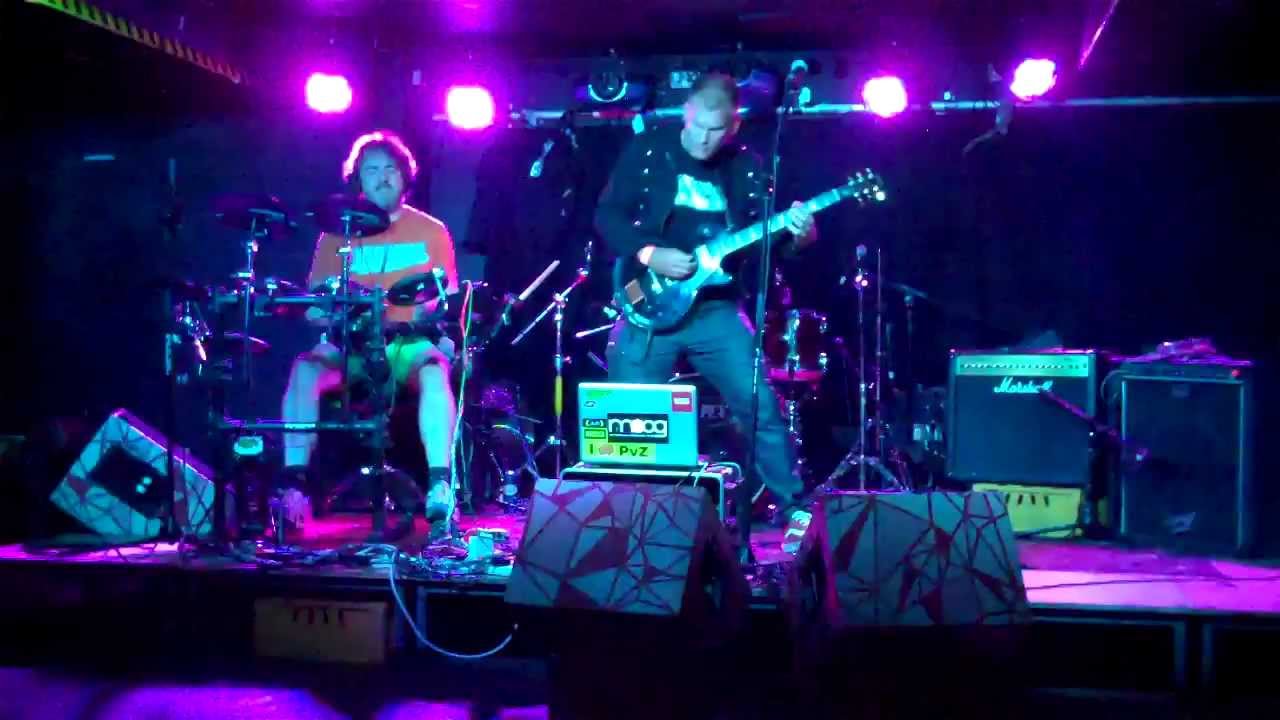 100 robots - Is The End at Sticky Mike's Frog Bar