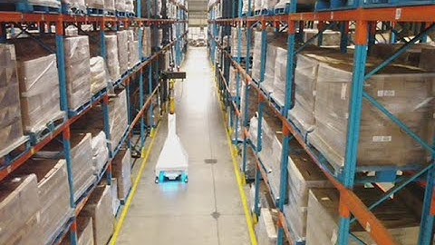 DroneScan fully autonomous inventory scanning: docking and navigating traffic.