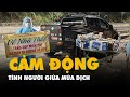 'Bà con mang cơm nước đứng hai bên đường, chúng tôi cúi đầu cảm tạ'