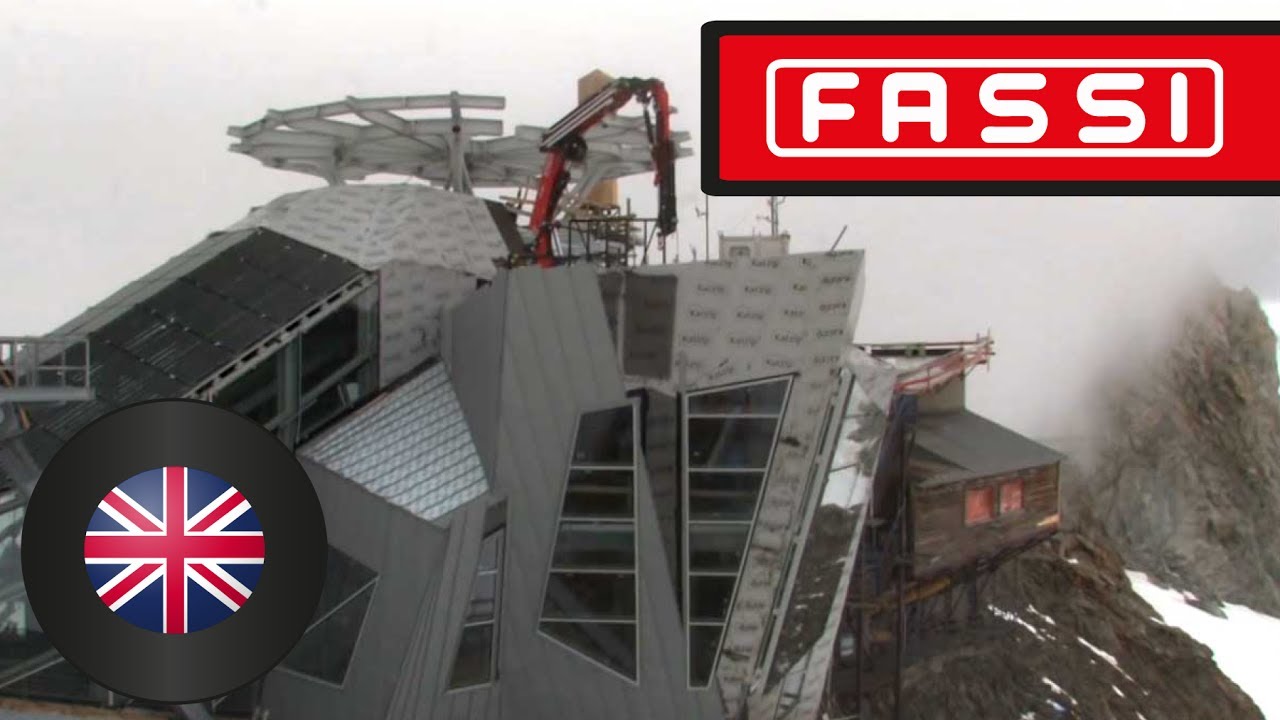 A Fassi F425RA.2.24 in a work-site at 3,400 metres - YouTube