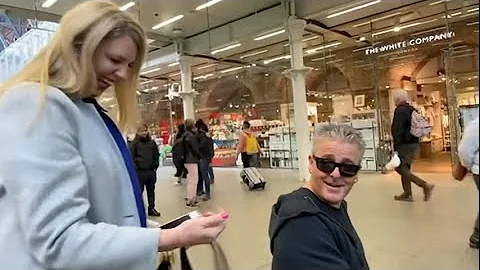 Blonde Lady Skips Tinder Date To Play - PIANO LIVE...