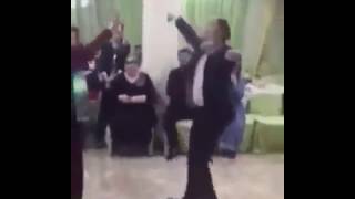 Дедушка всем показал как нужно танцевать лезгинку