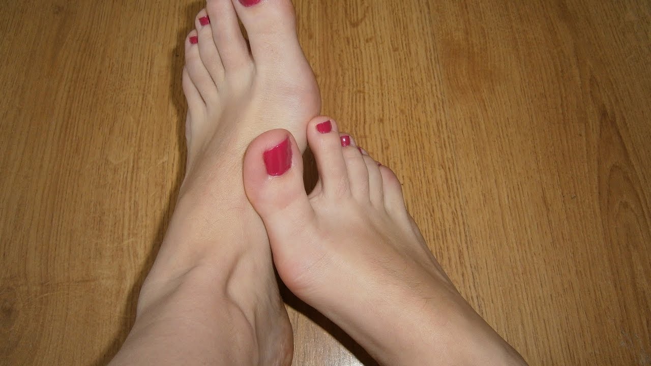 Esencjonalna - bose stopy (bare feet)