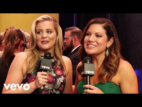 Vevo - Live at the CMA Awards Red Carpet Hqdefault