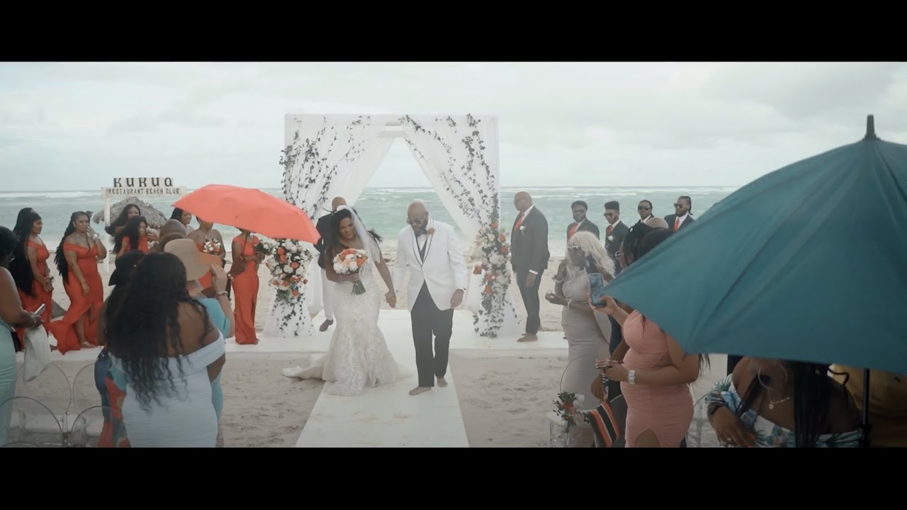 Сloudy-rainy weather wedding. Punta Cana, Kukua restaurant