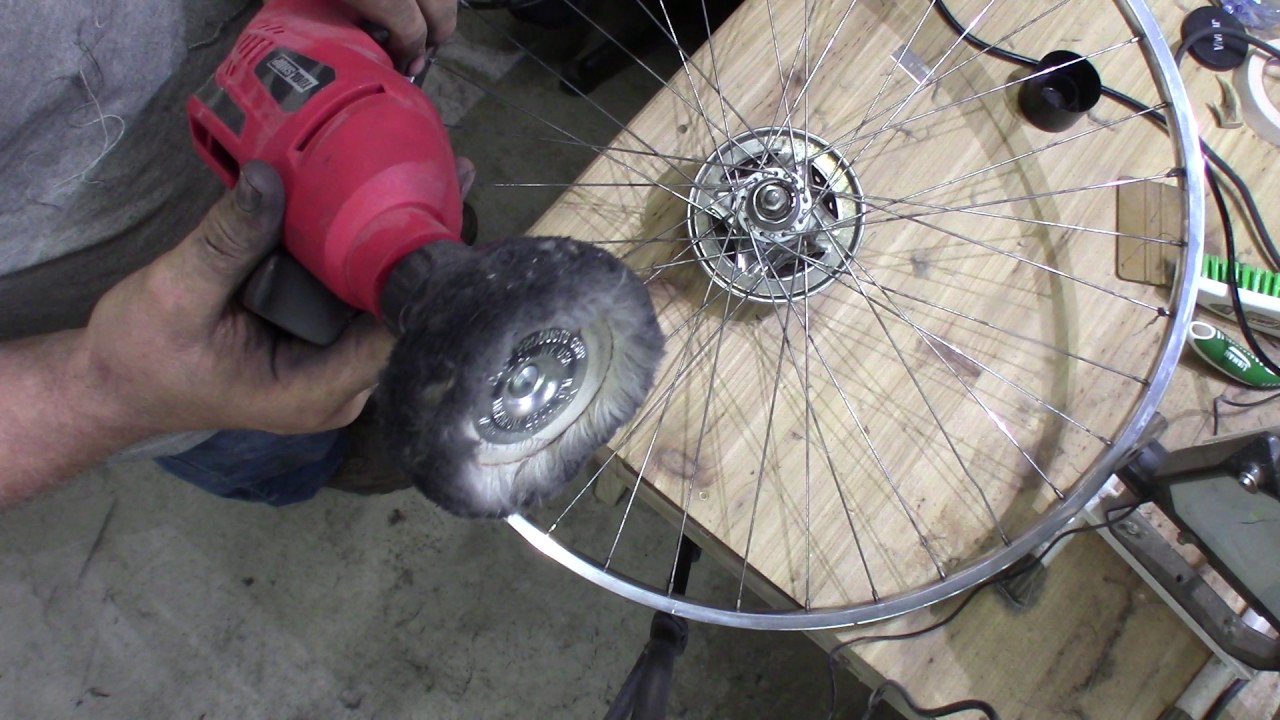 Polishing a Vintage Roadbike Bicycle Rim. Works on Steel Also to