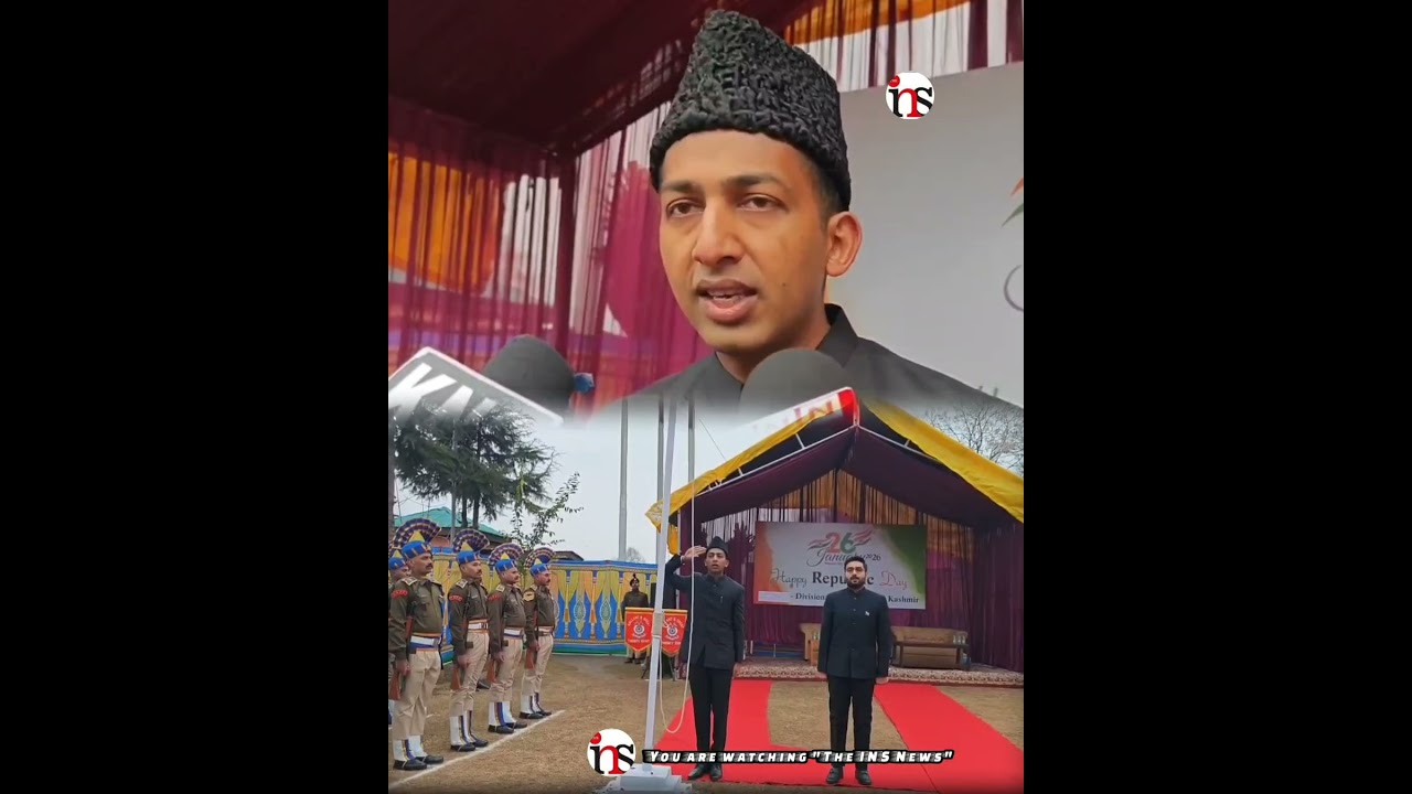 Командир дивизии Кашмира и окружной комиссар Сринагара официально подняли национальный флаг на те...