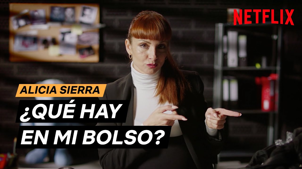 ¿Qué hay en el BOLSO de ALICIA SIERRA? | La Casa de Papel | Netflix España