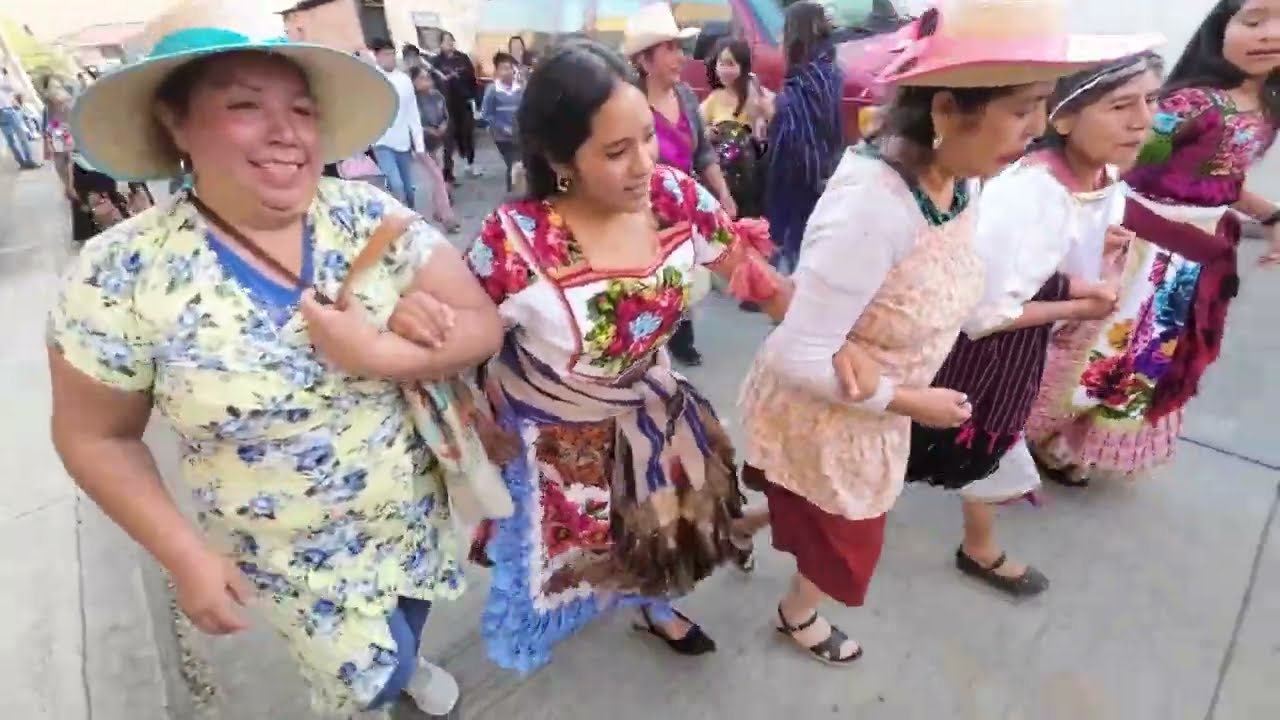 Boda Civil de Perla y Oscar en Tanaco y Cheranástico Michoacán - 3 de 9