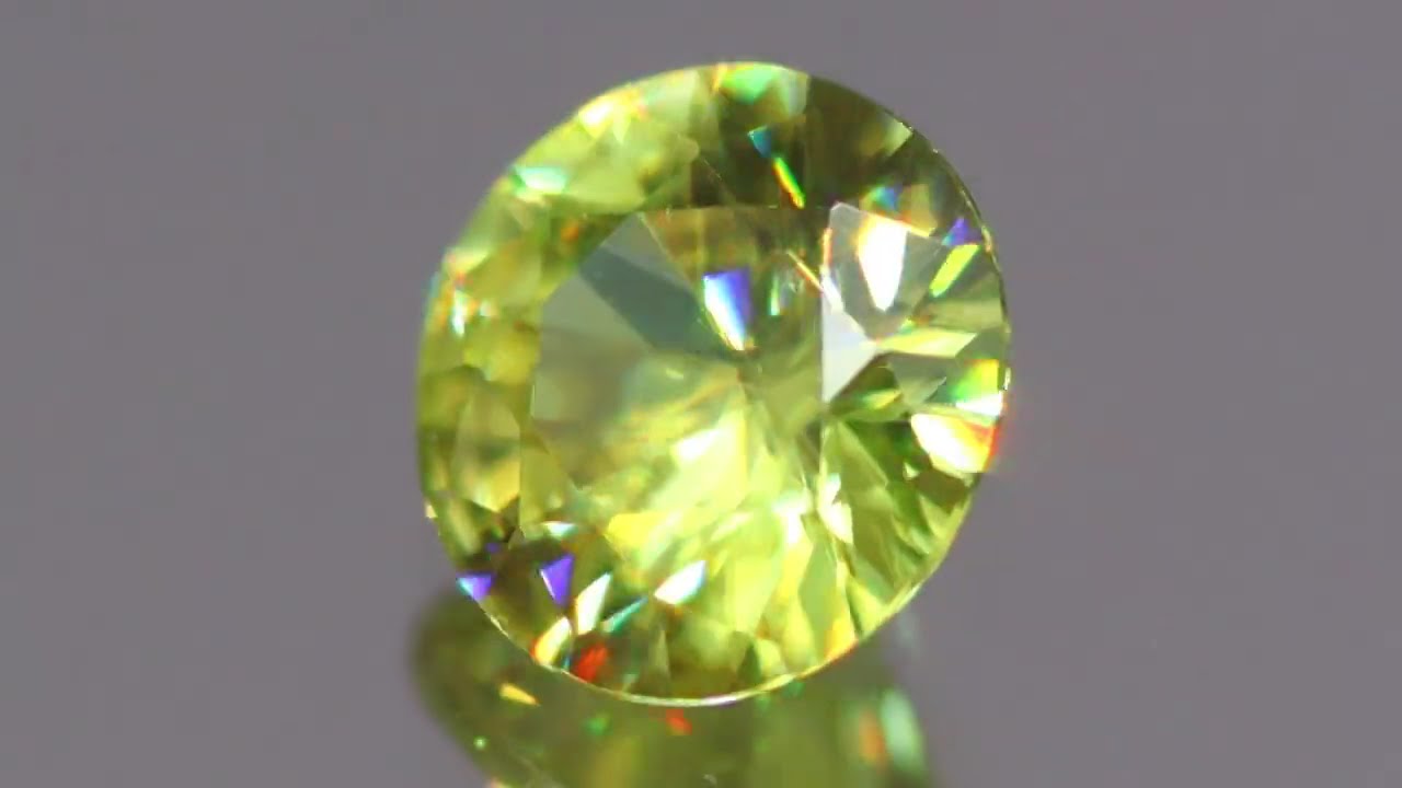 天然スフェーン 0.42ct【グリニッシュイエロー】マダガスカル