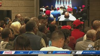 Crowds chant "four more years" while President Trump speaks in Atlanta