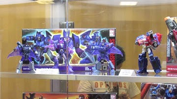 Raw Video from the Transformers displays at Botcon 2016
