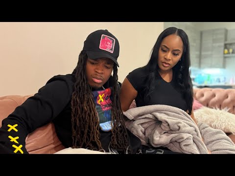 Ashley sees Que’s phone blowing up and questions him