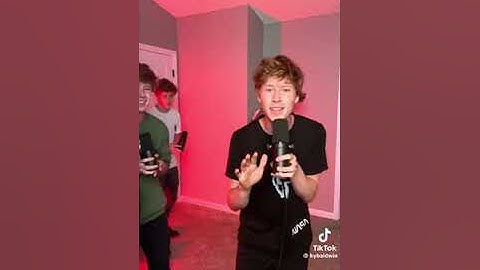 How deep is our love   ES VIRAL Esta versión del tema “How deep is our love” de los Bee Gees, interp