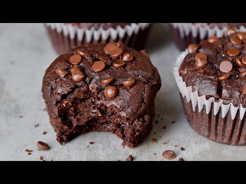 Video: Chocolate Txiv Tsawb Muffins