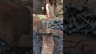 Blacksmith how to make nails With bending iron.#blacksmith