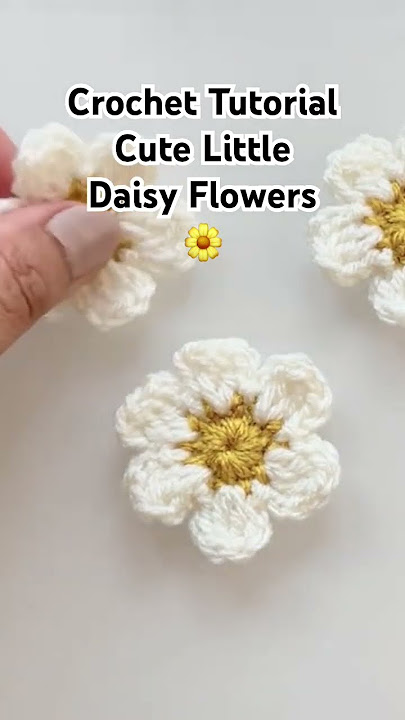 CROCHET TUTORIAL! Cute little daisy flowers @CrochetByNora