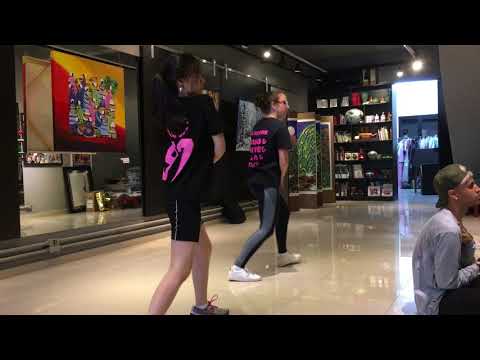 Centro Cultural Hallyu  K-Dance K-Pop   청하 (CHUNG HA) - Roller Coaster