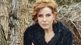 Zuhal Olcay & İyi̇si̇n
