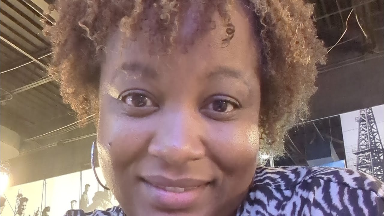 Unboxing $30 Avon Starter kit