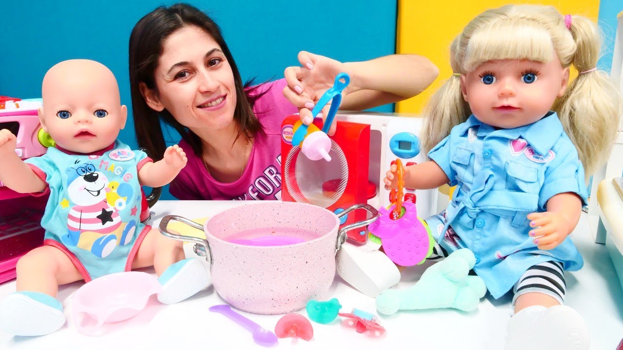 Yeni oyuncak bebek! Ayşe ve Gül minik Baby Born'un emzik ve ...